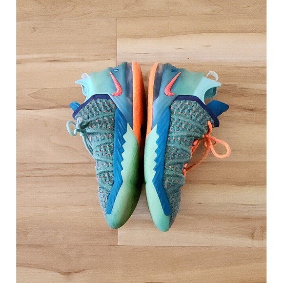 NIKE LEBRON XVIII GS "'WE ARE FAMILY'" Athletic Shoes Women's 8.5/ 7Y - Picture 4 of 10